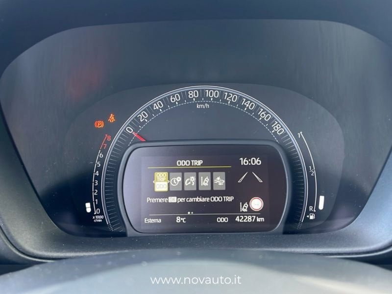Toyota Aygo X usata a Varese (15)