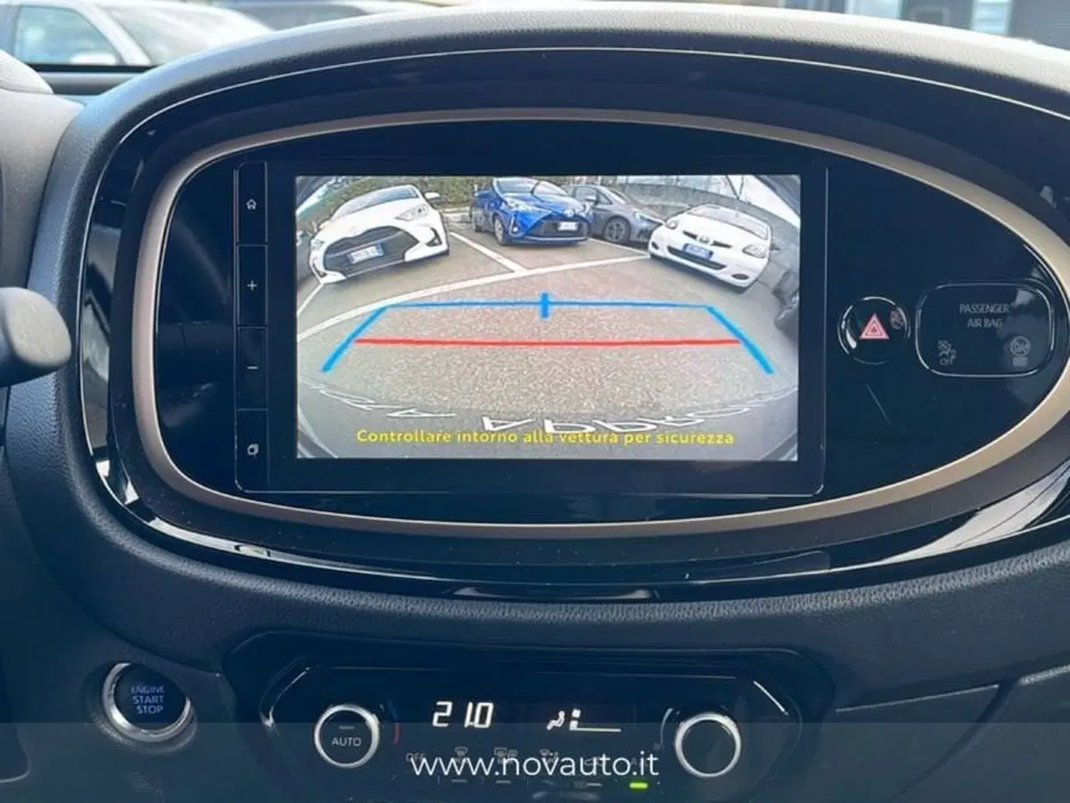 Toyota Aygo X usata a Varese (17)