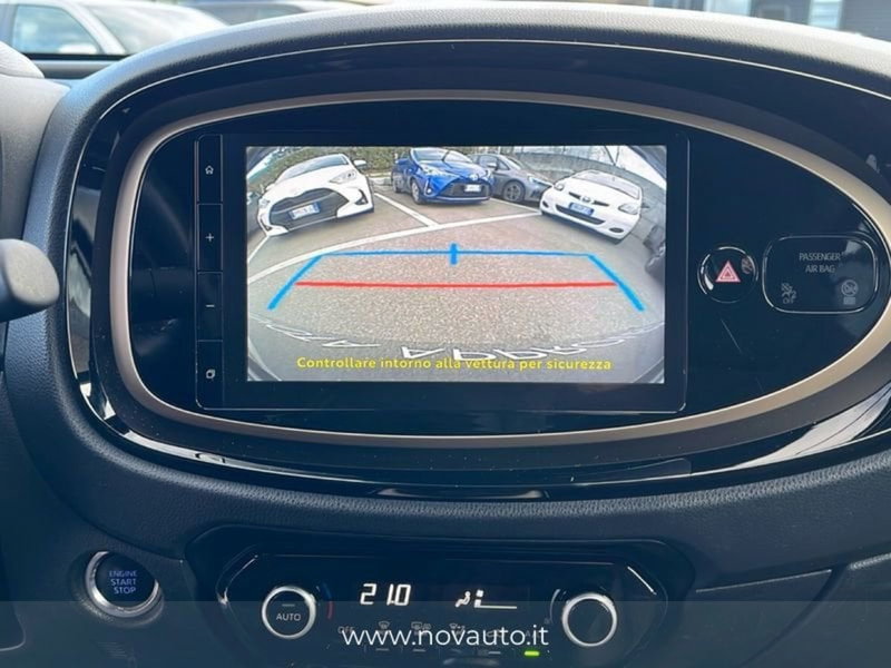 Toyota Aygo X usata a Varese (17)