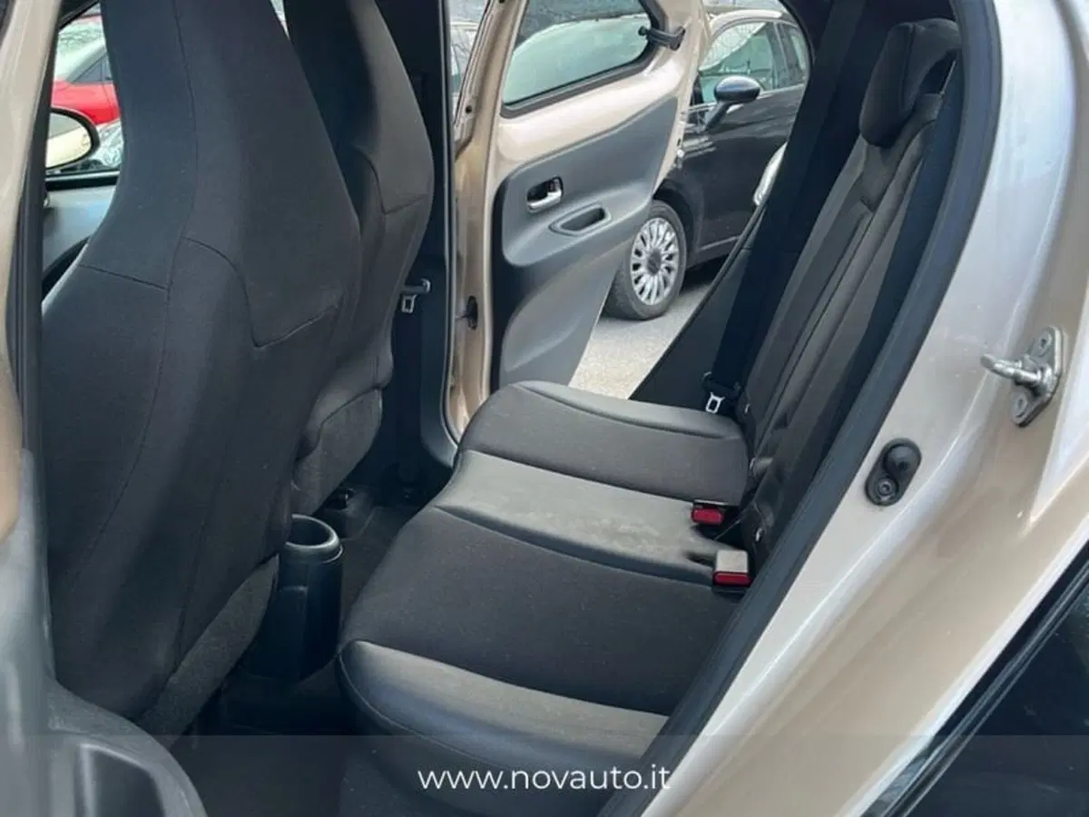 Toyota Aygo X usata a Varese (19)