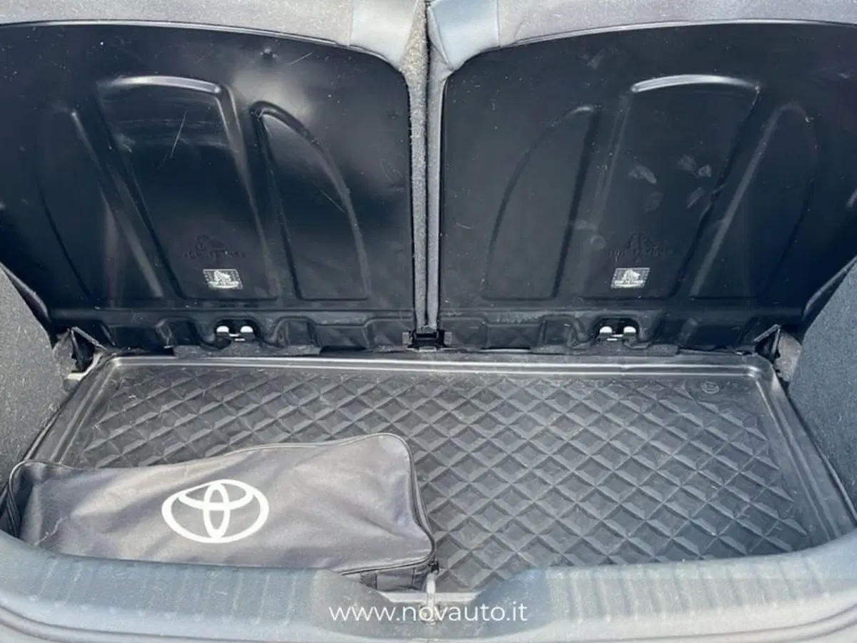 Toyota Aygo X usata a Varese (20)