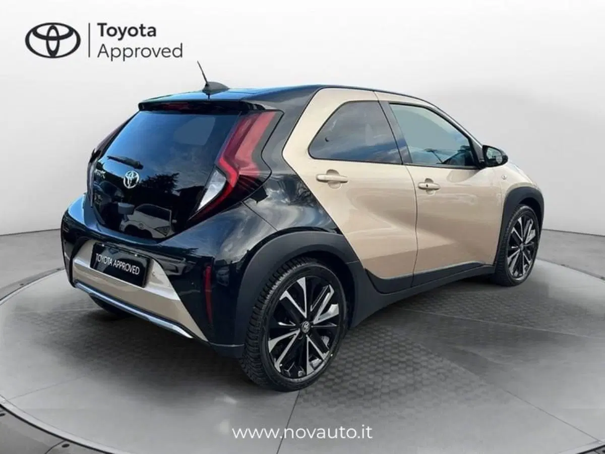 Toyota Aygo X usata a Varese (5)