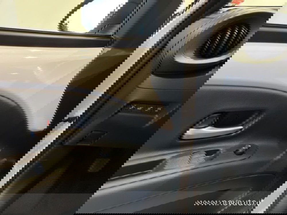 Toyota Aygo X nuova a Varese (11)