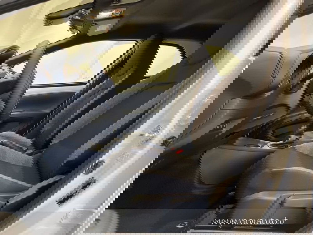 Toyota Aygo X nuova a Varese (12)