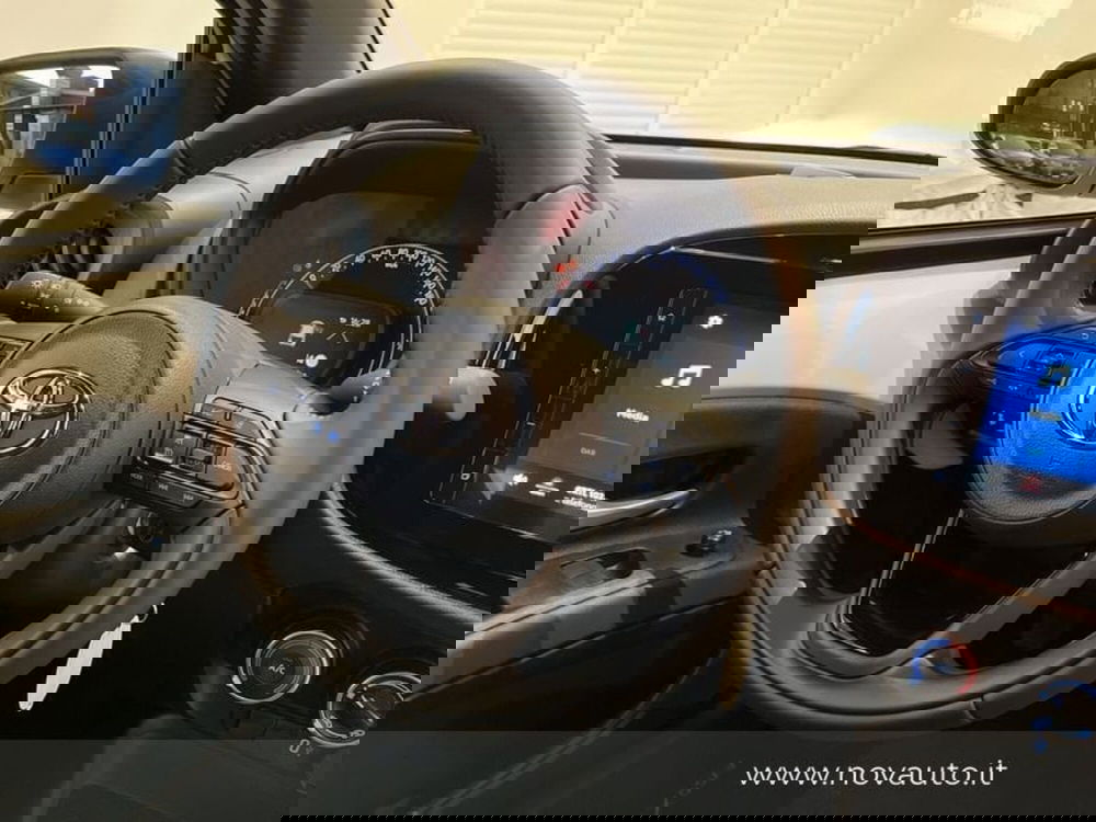 Toyota Aygo X nuova a Varese (14)