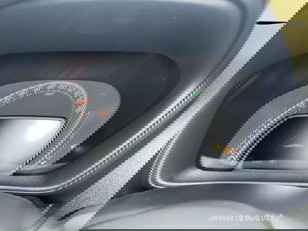 Toyota Aygo X nuova a Varese (15)