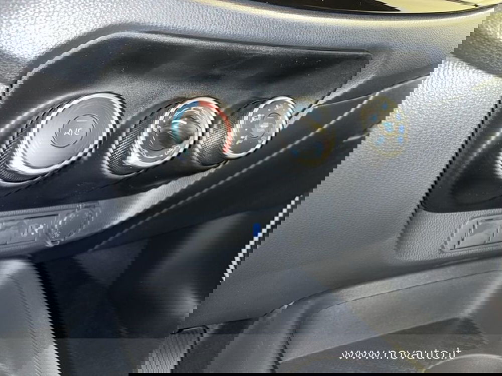 Toyota Aygo X nuova a Varese (17)