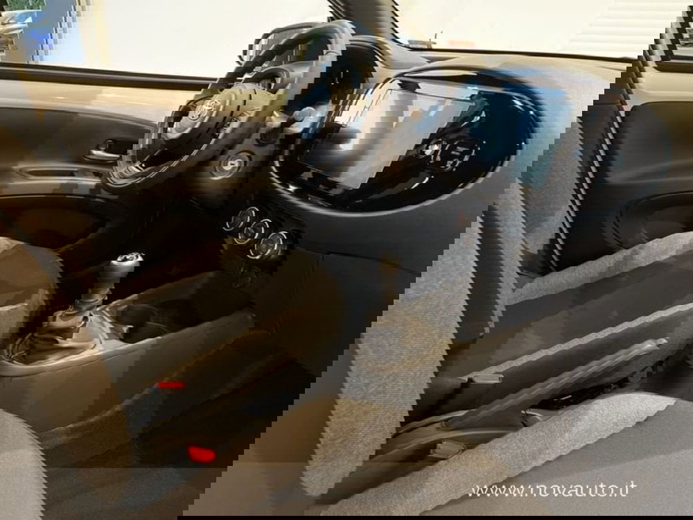 Toyota Aygo X nuova a Varese (18)