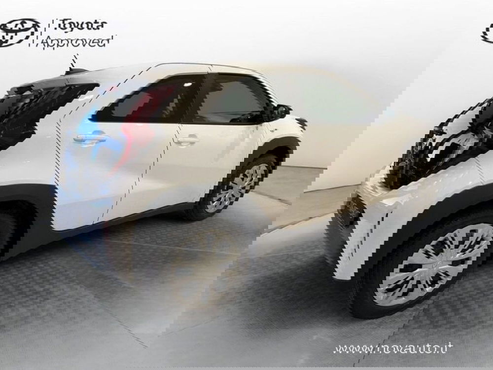 Toyota Aygo X nuova a Varese (4)