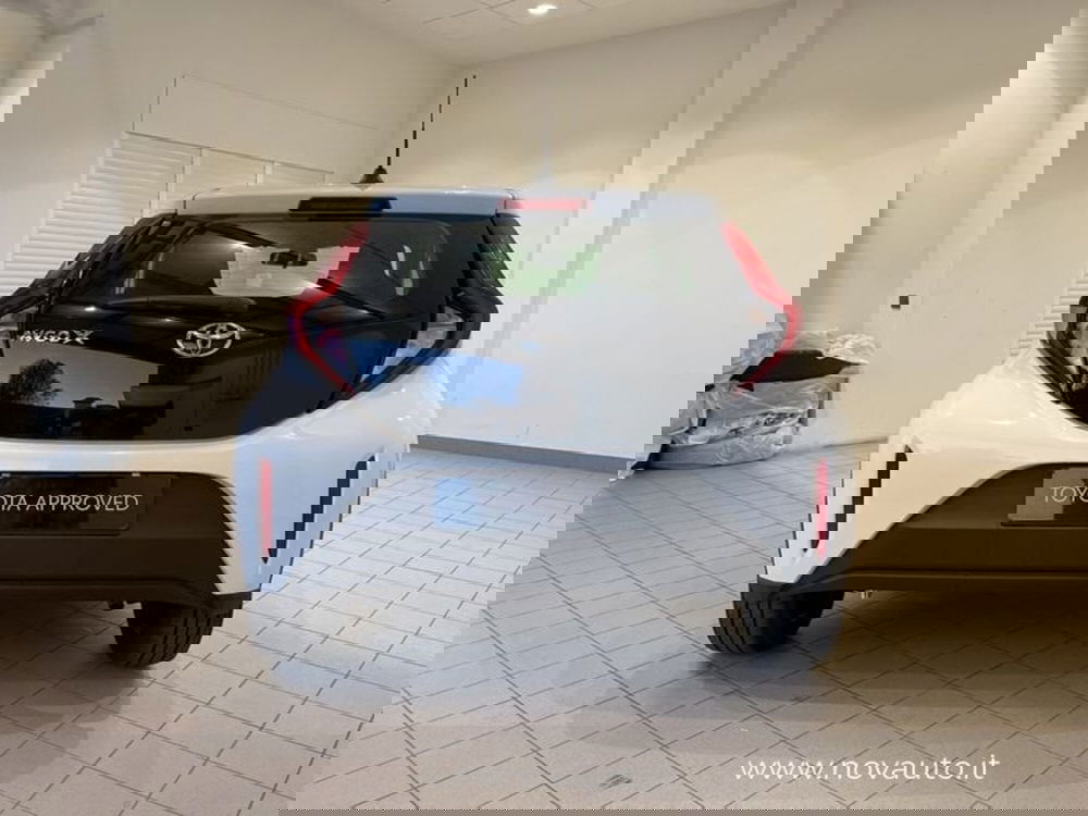 Toyota Aygo X nuova a Varese (8)