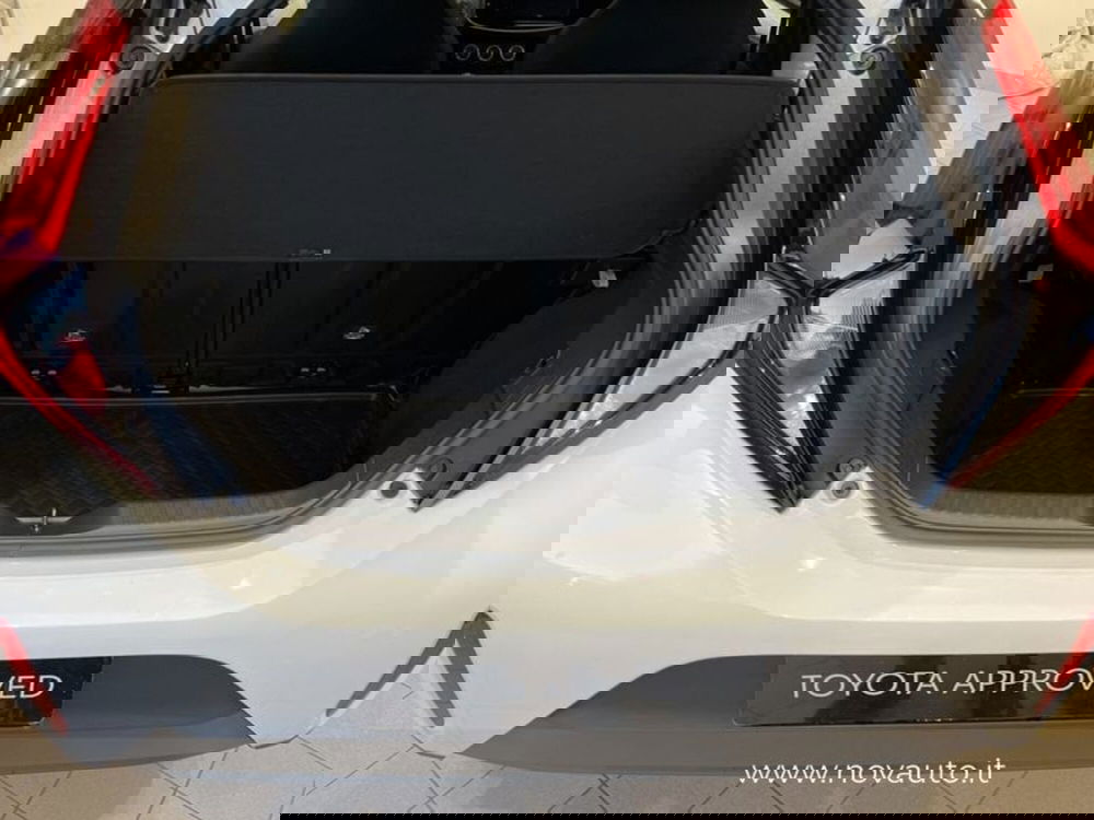 Toyota Aygo X nuova a Varese (9)