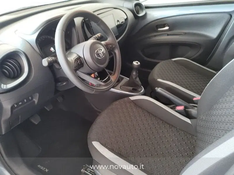 Toyota Aygo X nuova a Varese (12)