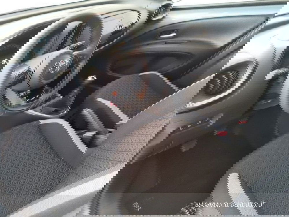 Toyota Aygo X nuova a Varese (12)