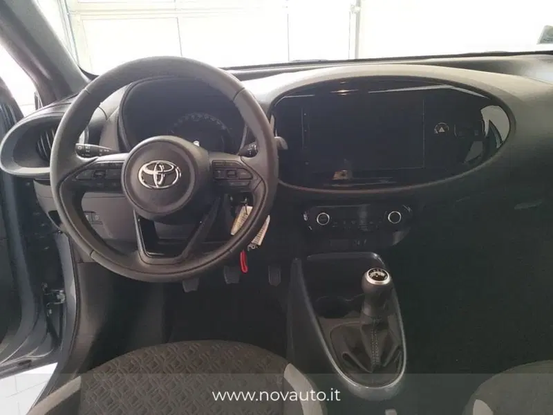 Toyota Aygo X nuova a Varese (13)