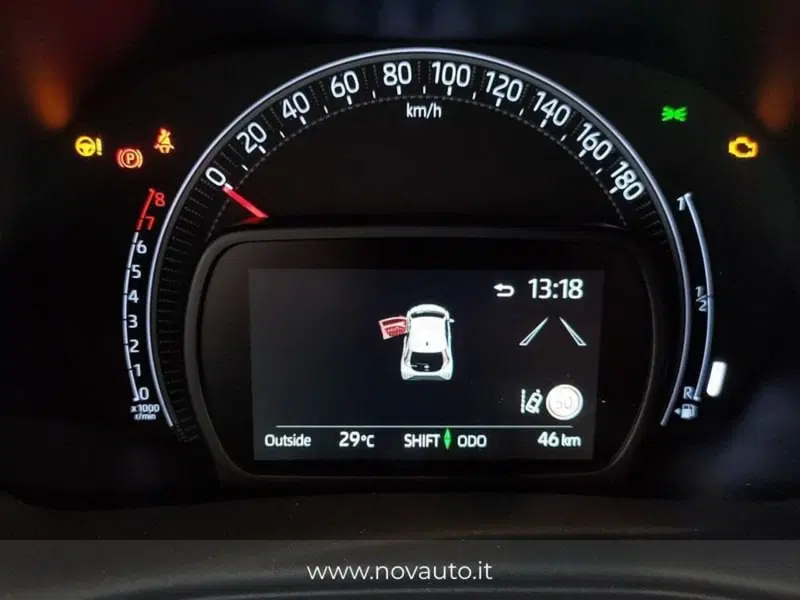 Toyota Aygo X nuova a Varese (14)