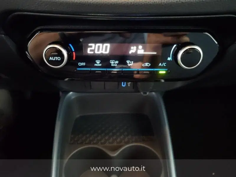 Toyota Aygo X nuova a Varese (17)