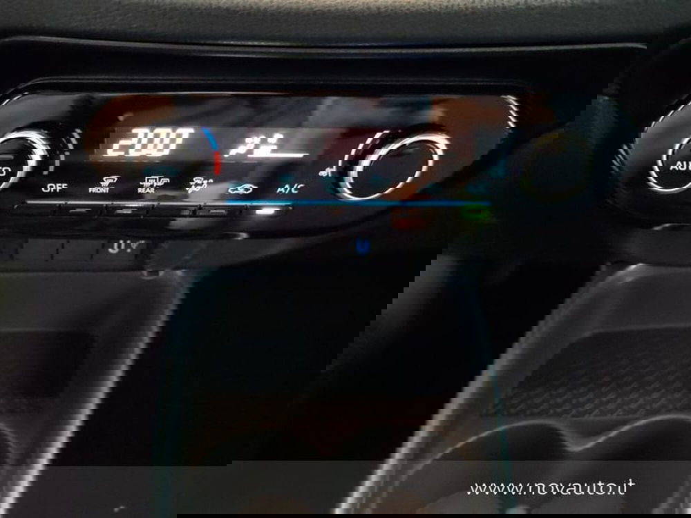 Toyota Aygo X nuova a Varese (17)