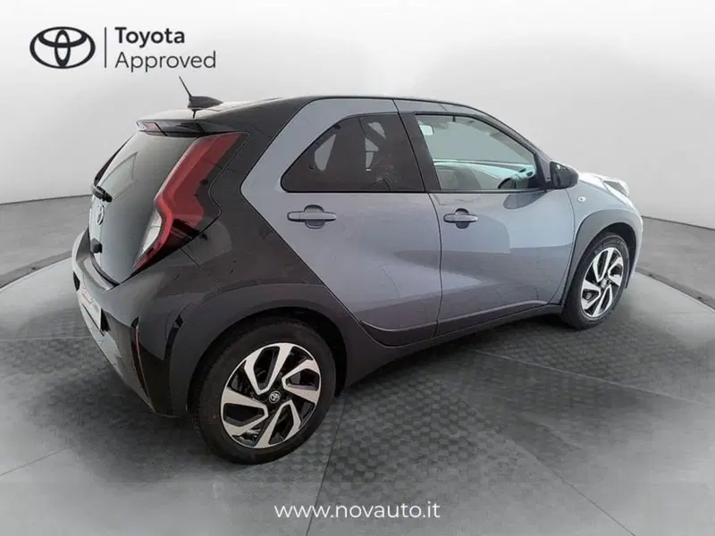 Toyota Aygo X nuova a Varese (3)