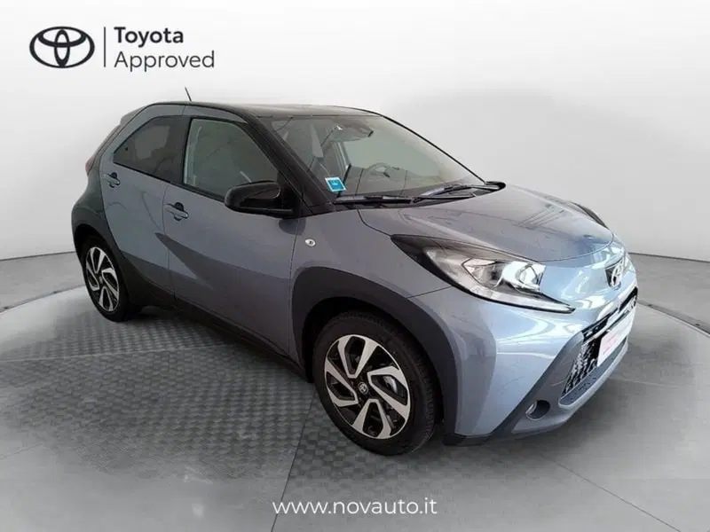 Toyota Aygo X nuova a Varese (4)