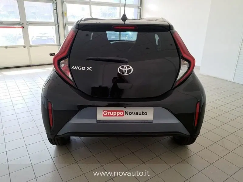 Toyota Aygo X nuova a Varese (6)