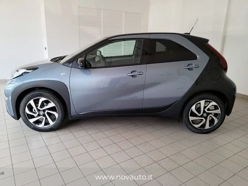 Toyota Aygo X nuova a Varese (8)