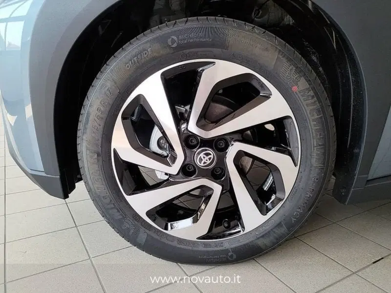 Toyota Aygo X nuova a Varese (9)