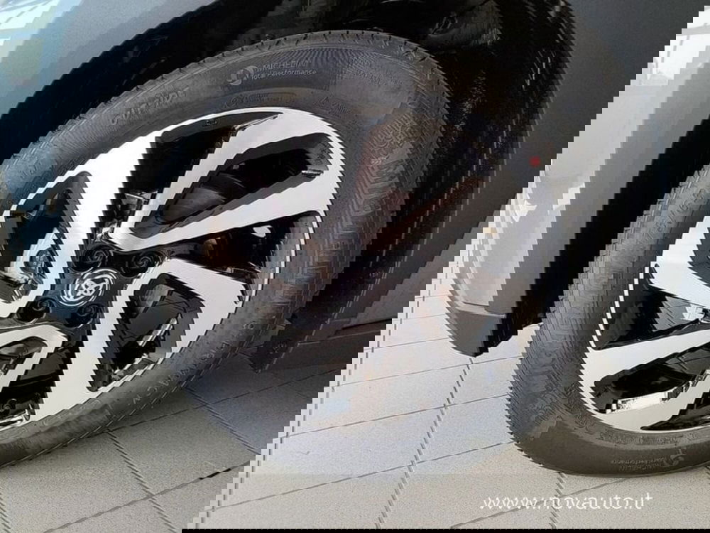 Toyota Aygo X nuova a Varese (9)