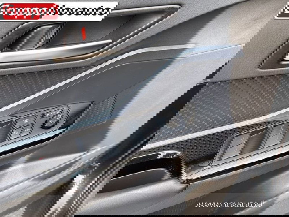 Toyota Toyota C-HR usata a Varese (12)