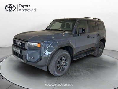 Toyota Land Cruiser 2.8 d-4d Adventure awd auto nuova a Varese