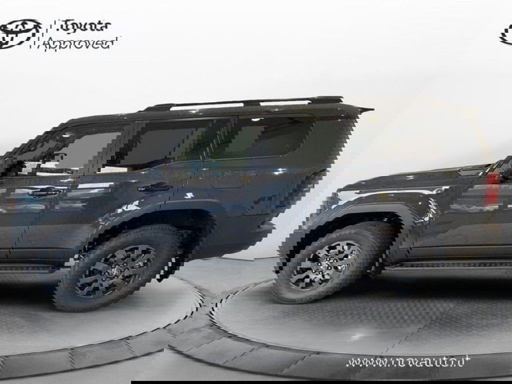 Toyota Land Cruiser nuova a Varese (3)