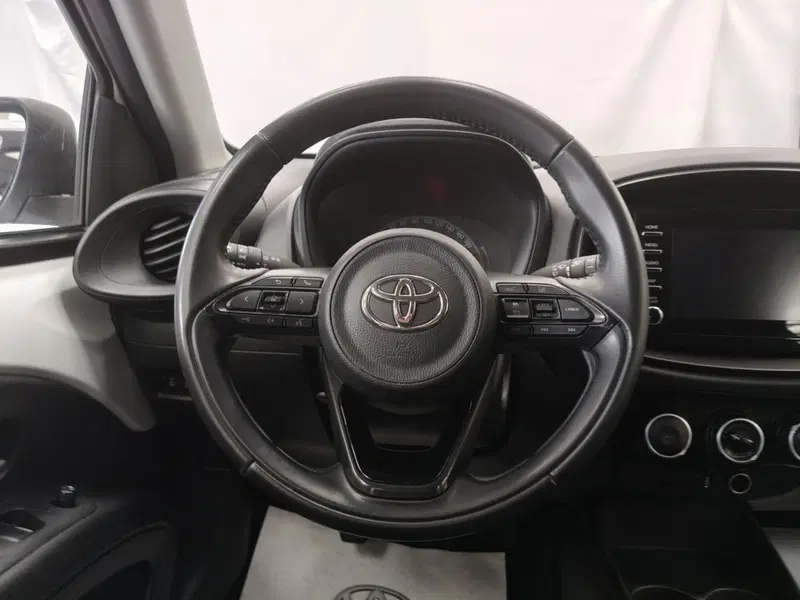 Toyota Aygo X usata a Roma (11)