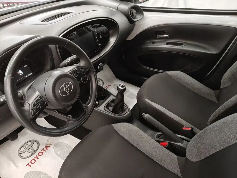 Toyota Aygo X usata a Roma (12)