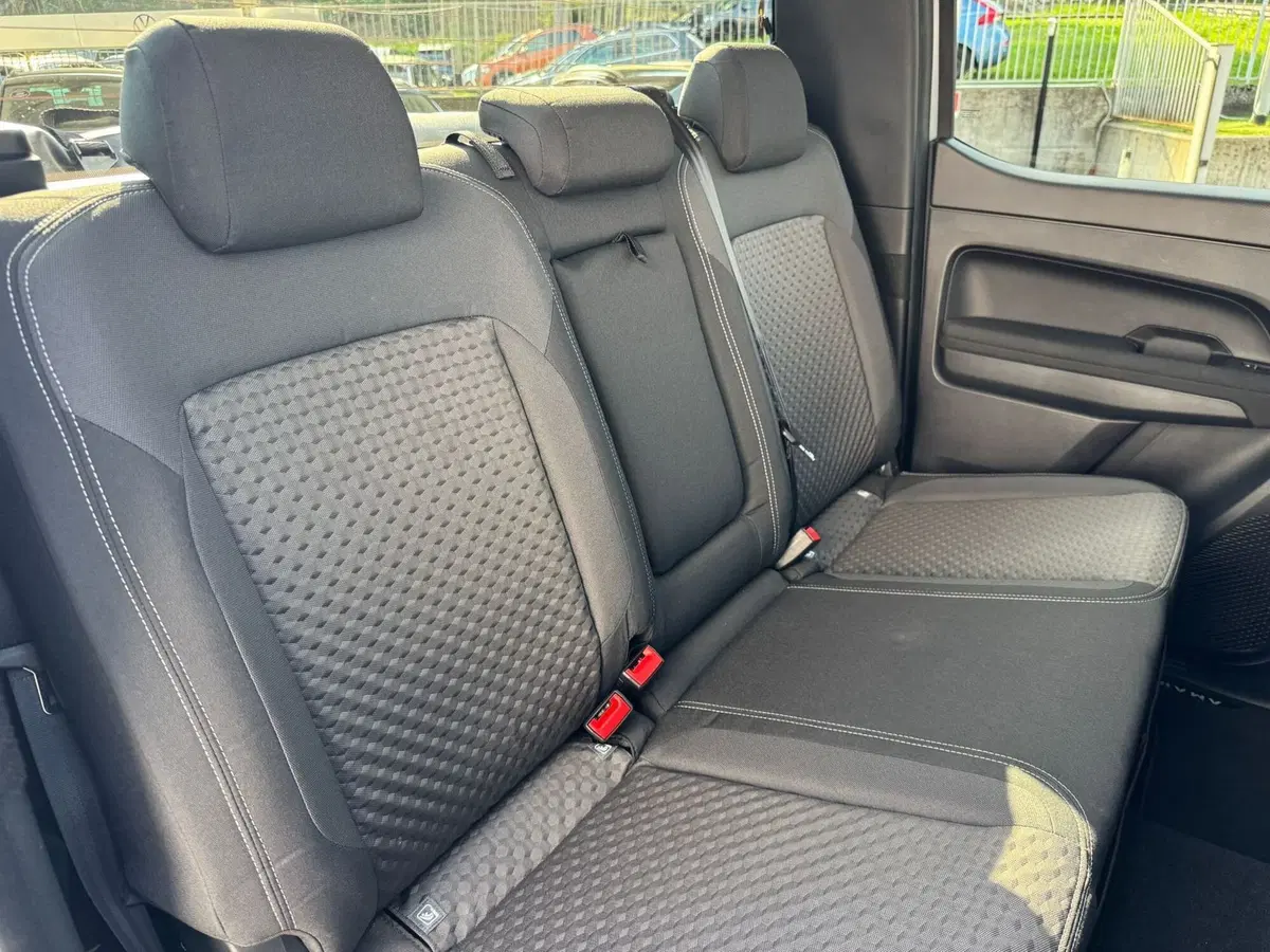 Volkswagen Amarok nuova a Varese (12)