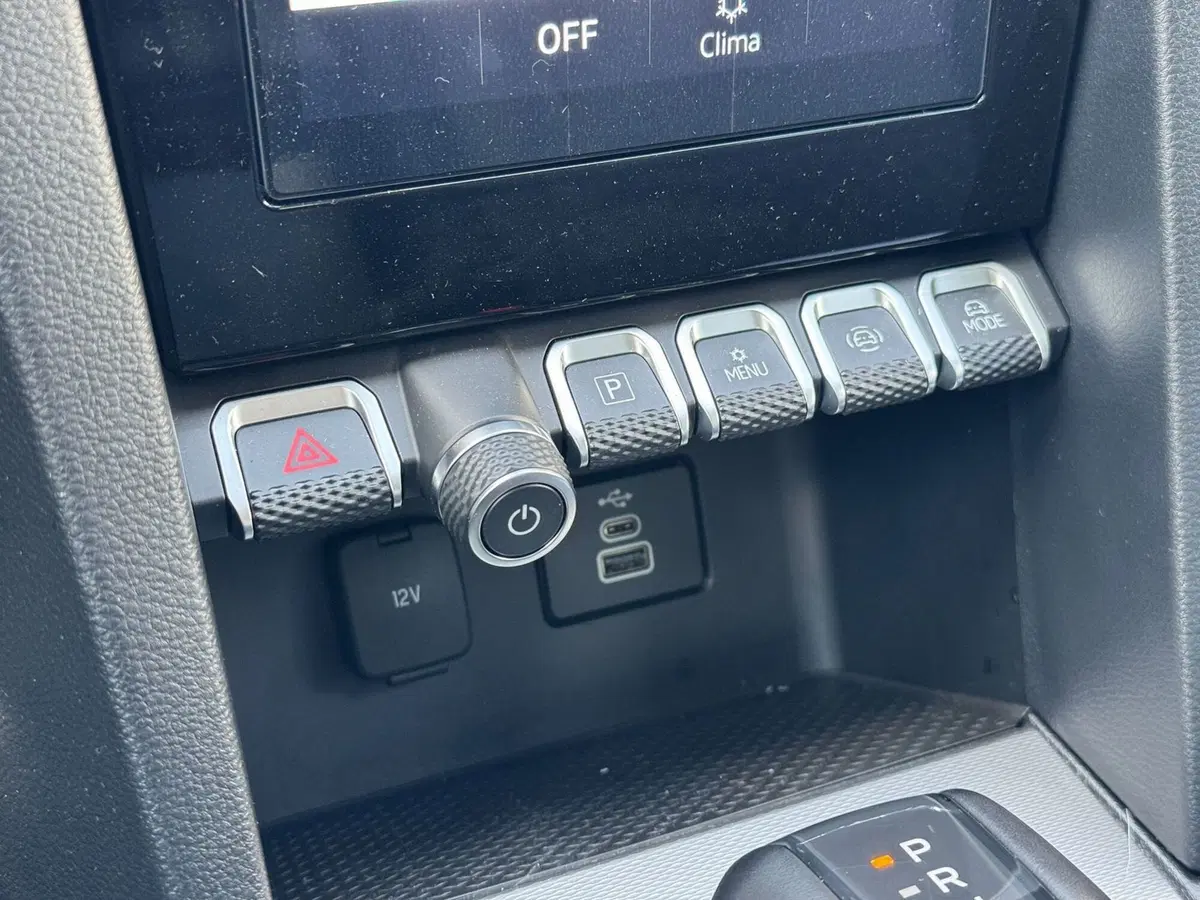 Volkswagen Amarok nuova a Varese (19)