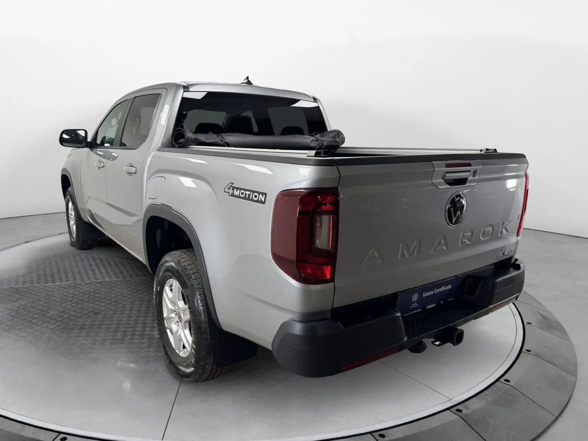 Volkswagen Amarok nuova a Varese (4)