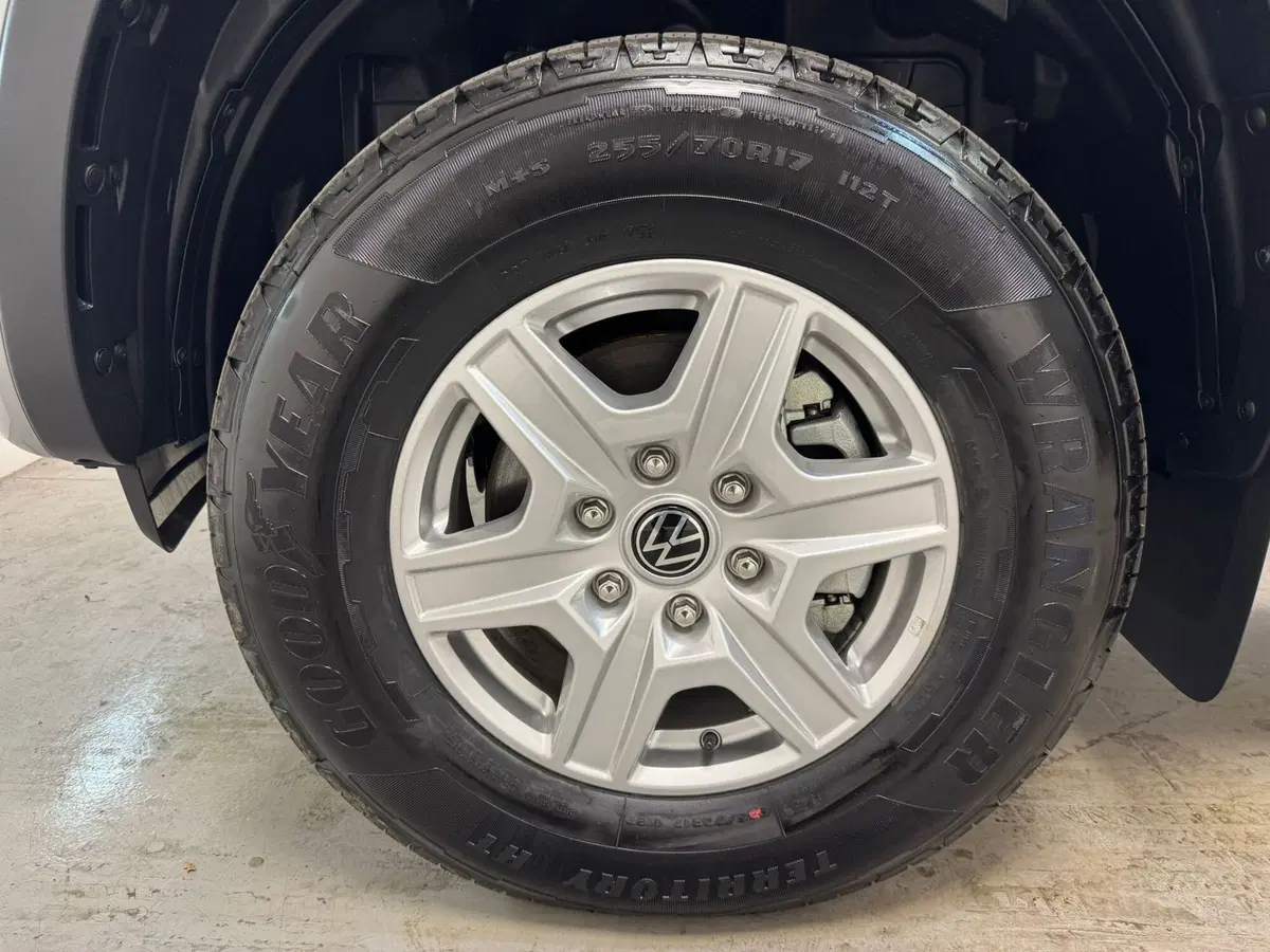 Volkswagen Amarok nuova a Varese (7)