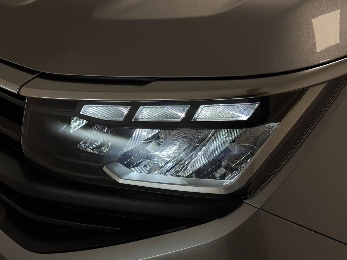 Volkswagen Amarok nuova a Varese (8)