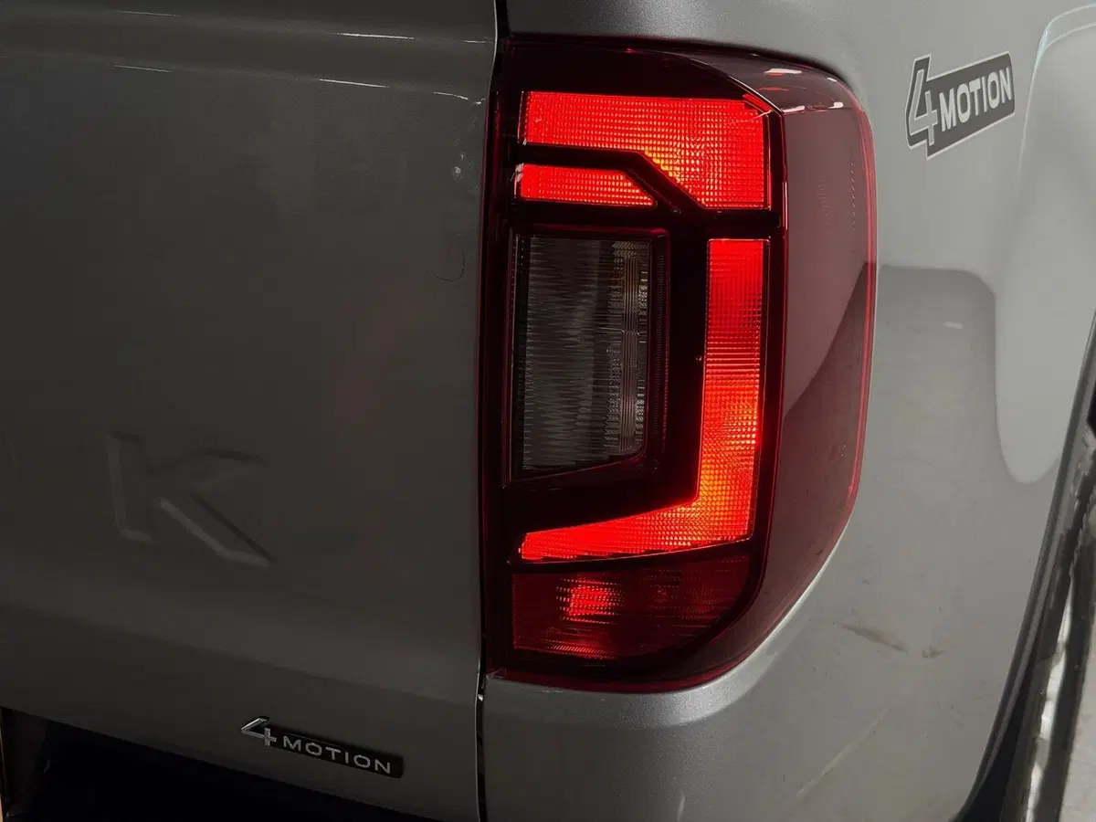 Volkswagen Amarok nuova a Varese (9)