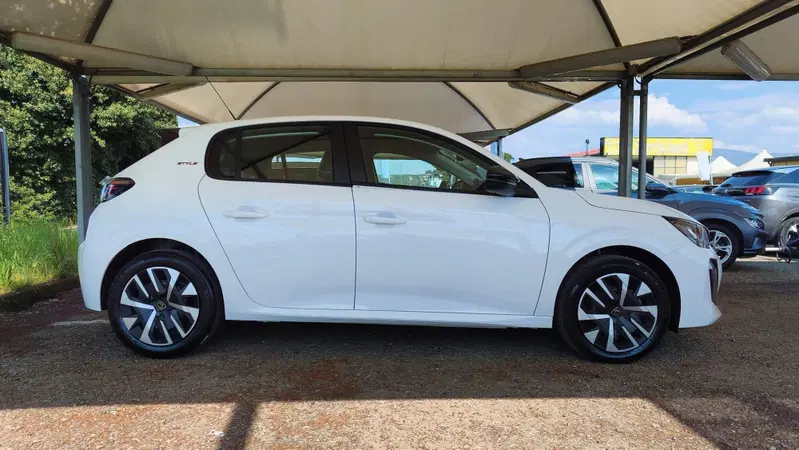 Peugeot 208 nuova a Firenze (10)