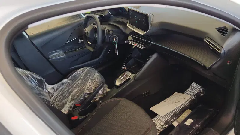 Peugeot 208 nuova a Firenze (11)