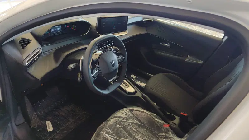 Peugeot 208 nuova a Firenze (4)