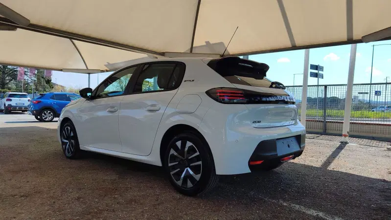 Peugeot 208 nuova a Firenze (6)