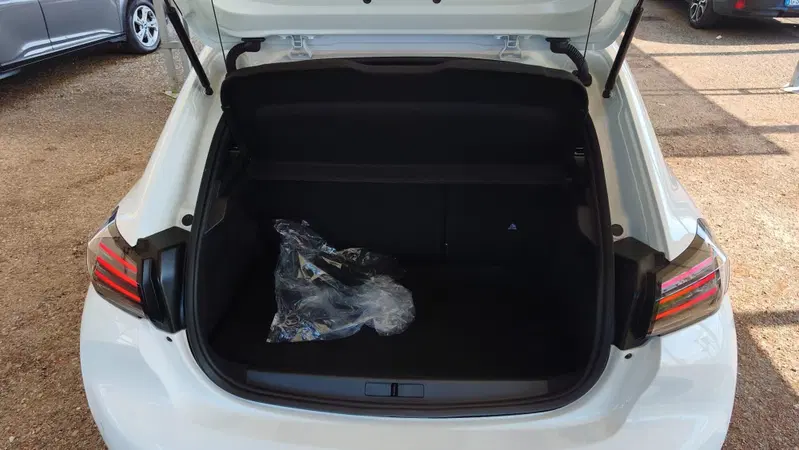 Peugeot 208 nuova a Firenze (8)