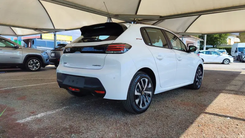 Peugeot 208 nuova a Firenze (9)