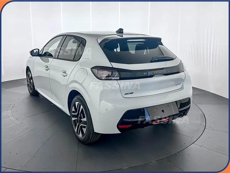 Peugeot 208 nuova a Milano (4)