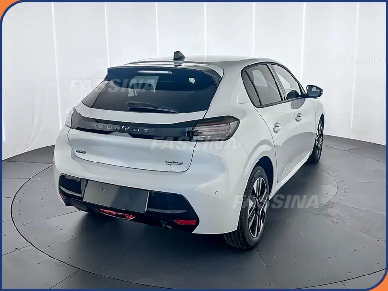 Peugeot 208 nuova a Milano (6)