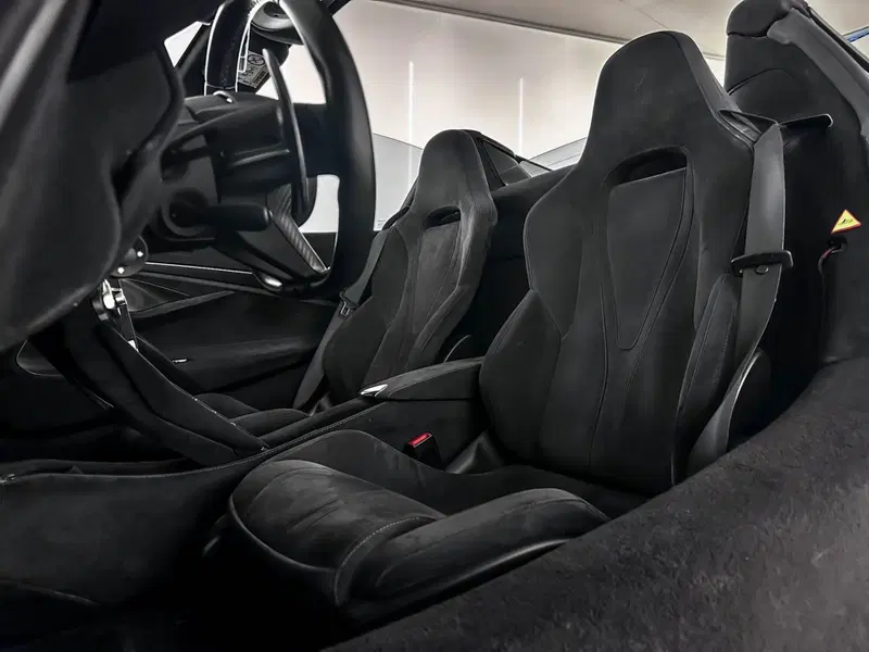 McLaren 720S Cabrio usata a Milano (10)