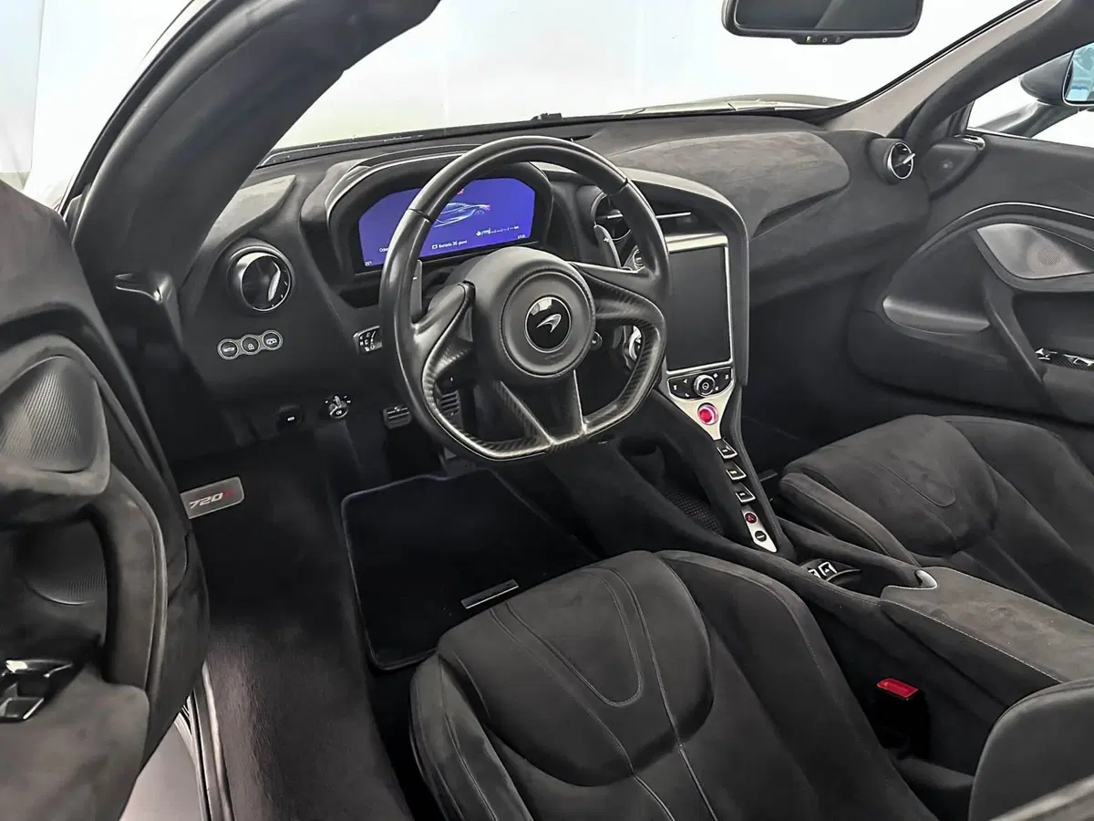 McLaren 720S Cabrio usata a Milano (11)