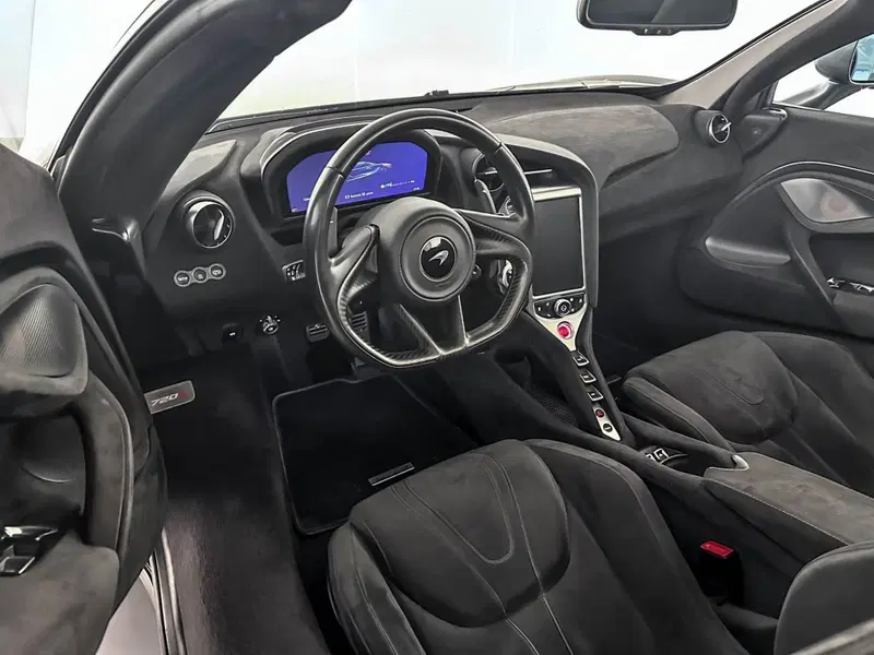 McLaren 720S Cabrio usata a Milano (11)