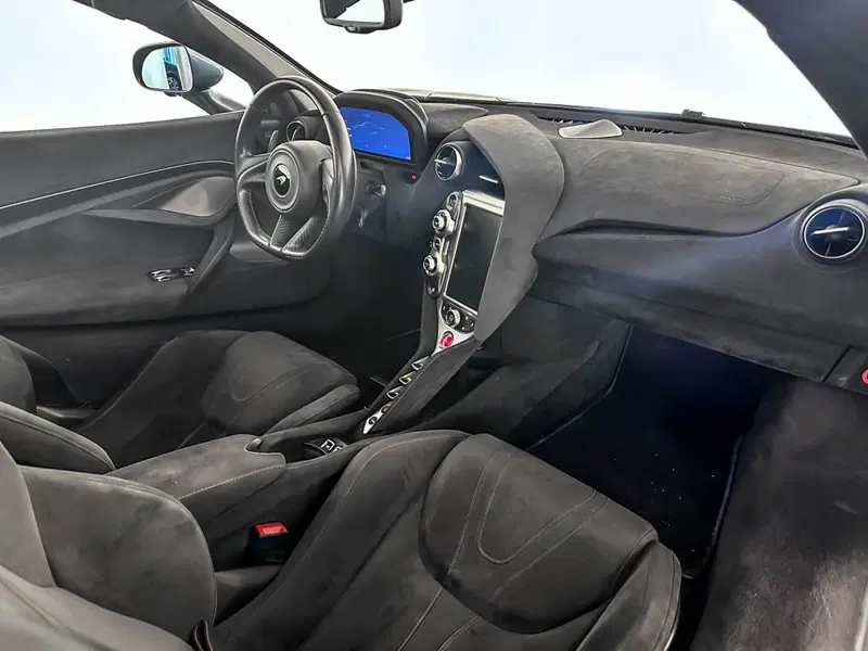 McLaren 720S Cabrio usata a Milano (13)